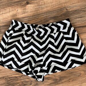 MNK Black and White Chevron Shorts Size S